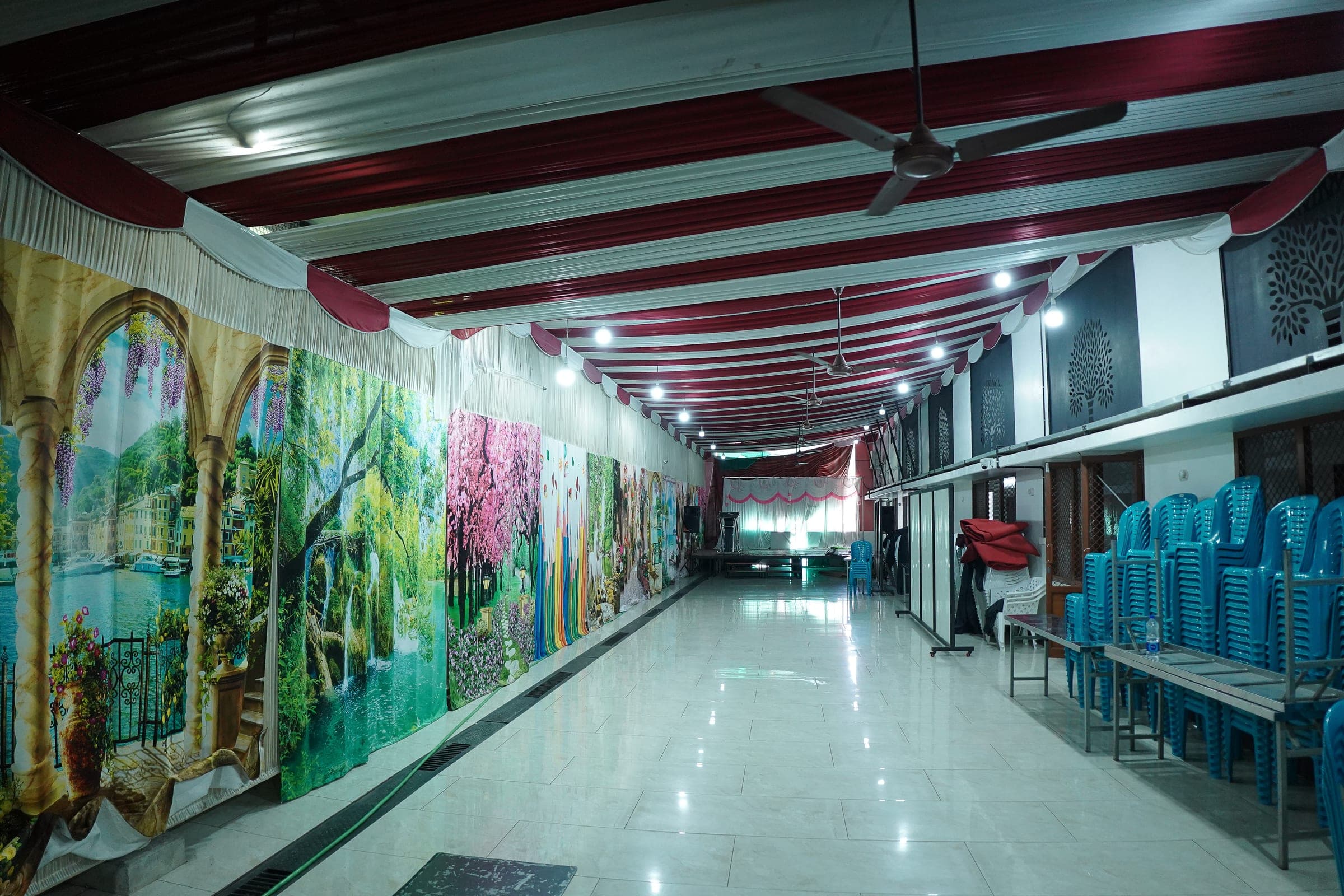 Mini Hall